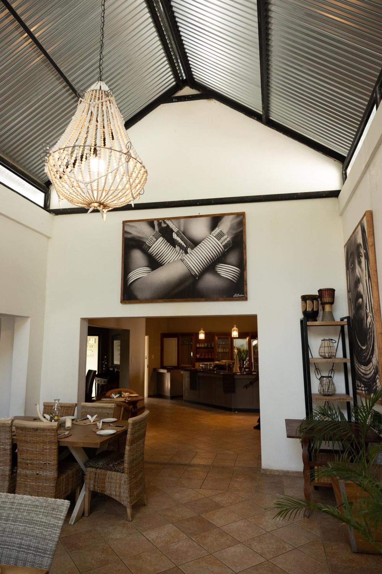 Out Of Africa Town Lodge Otjiwarongo Kültér fotó