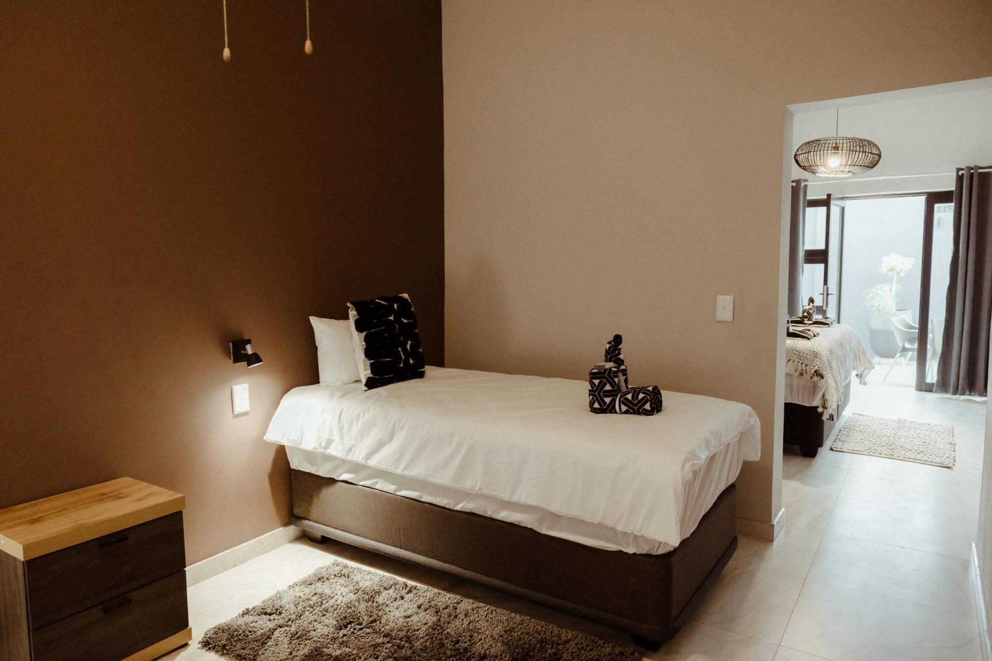 Out Of Africa Town Lodge Otjiwarongo Kültér fotó