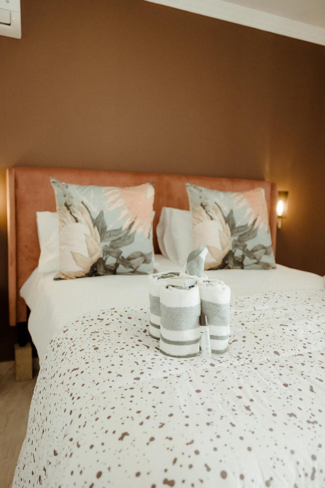 Out Of Africa Town Lodge Otjiwarongo Kültér fotó
