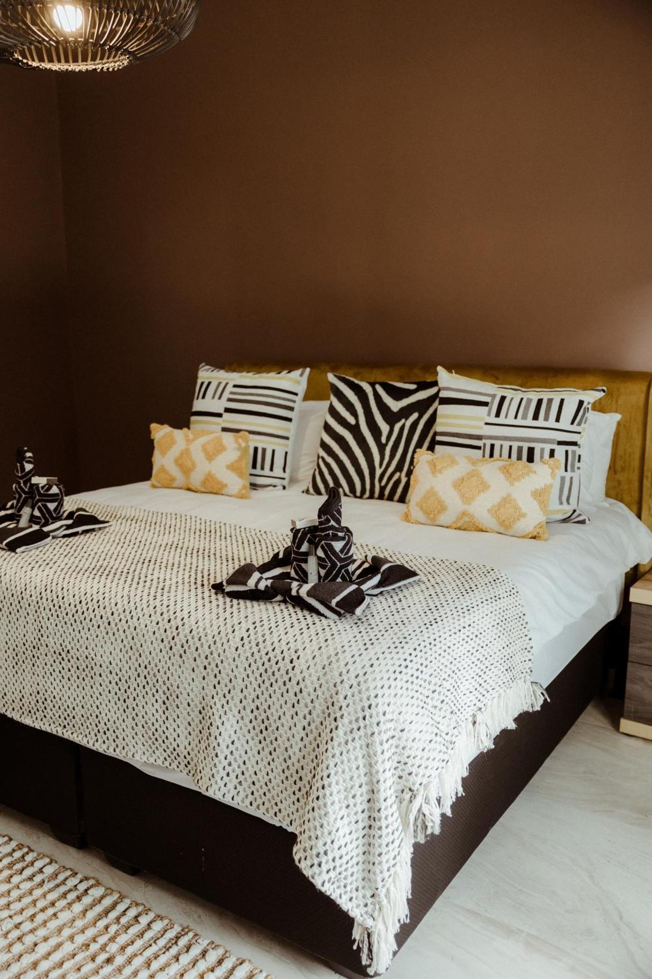 Out Of Africa Town Lodge Otjiwarongo Kültér fotó