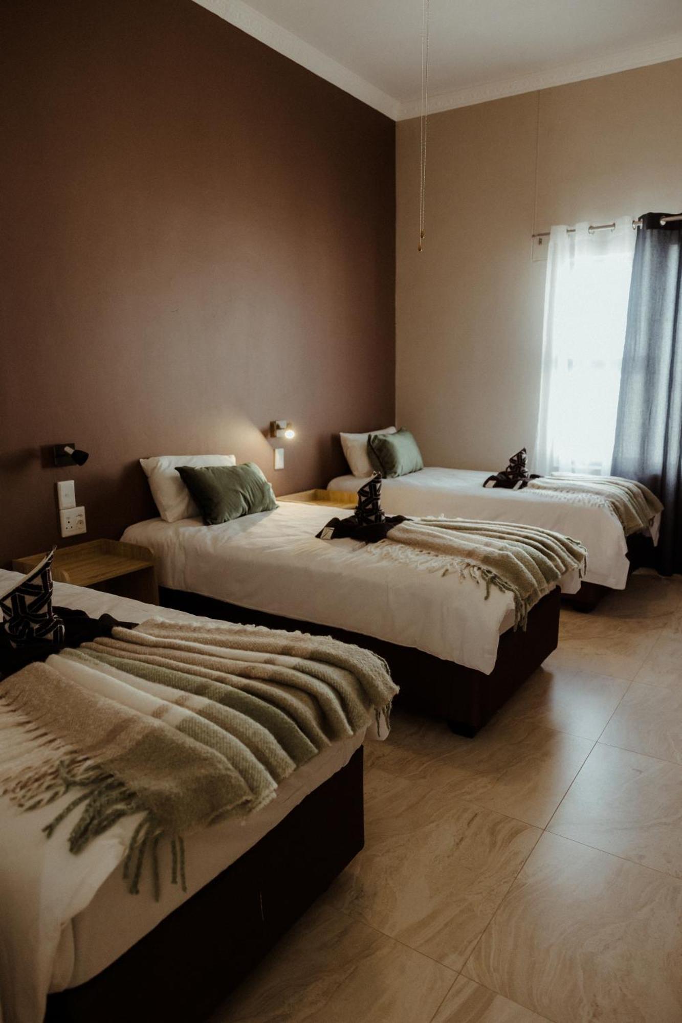 Out Of Africa Town Lodge Otjiwarongo Kültér fotó