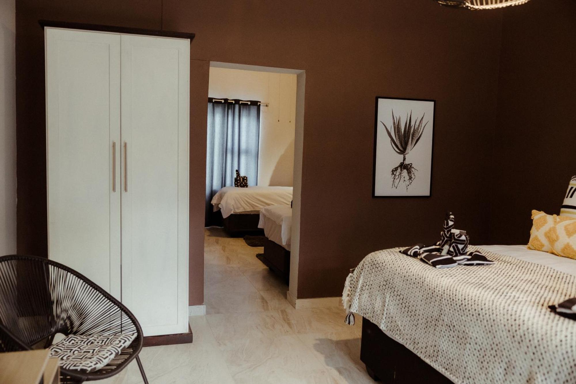 Out Of Africa Town Lodge Otjiwarongo Kültér fotó