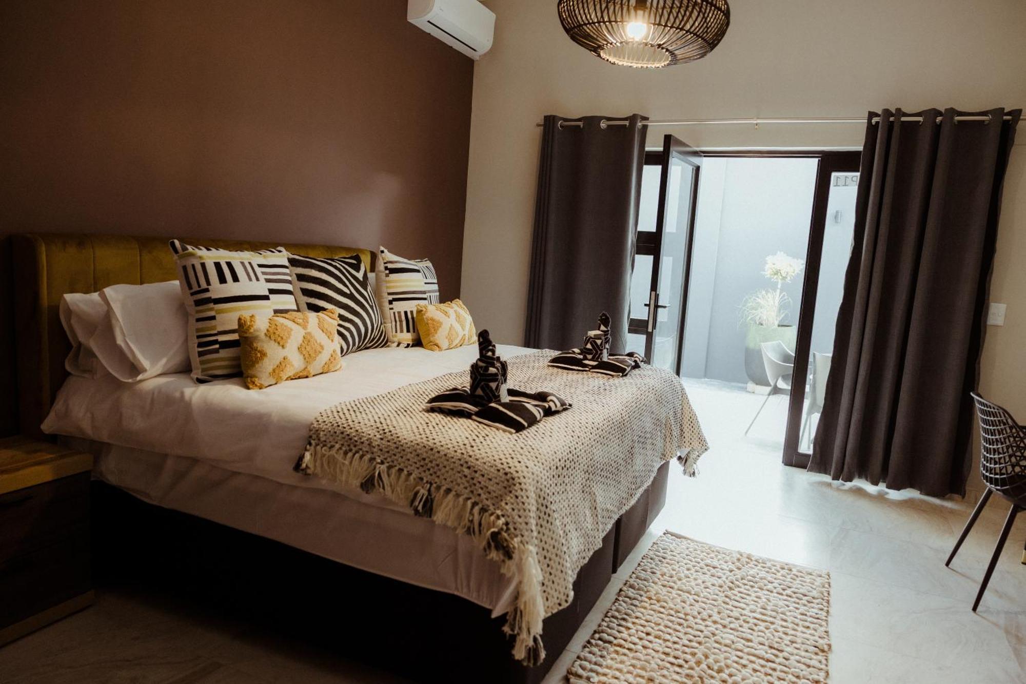 Out Of Africa Town Lodge Otjiwarongo Kültér fotó