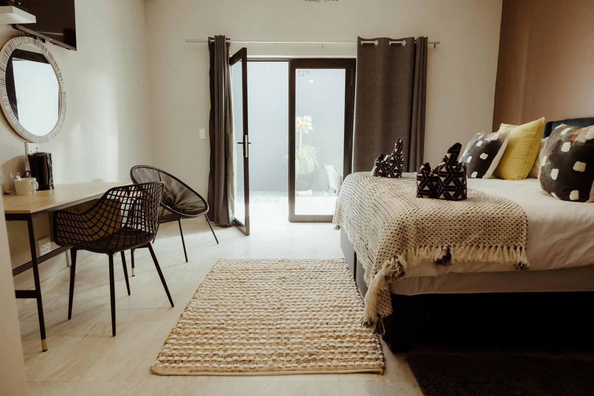 Out Of Africa Town Lodge Otjiwarongo Kültér fotó
