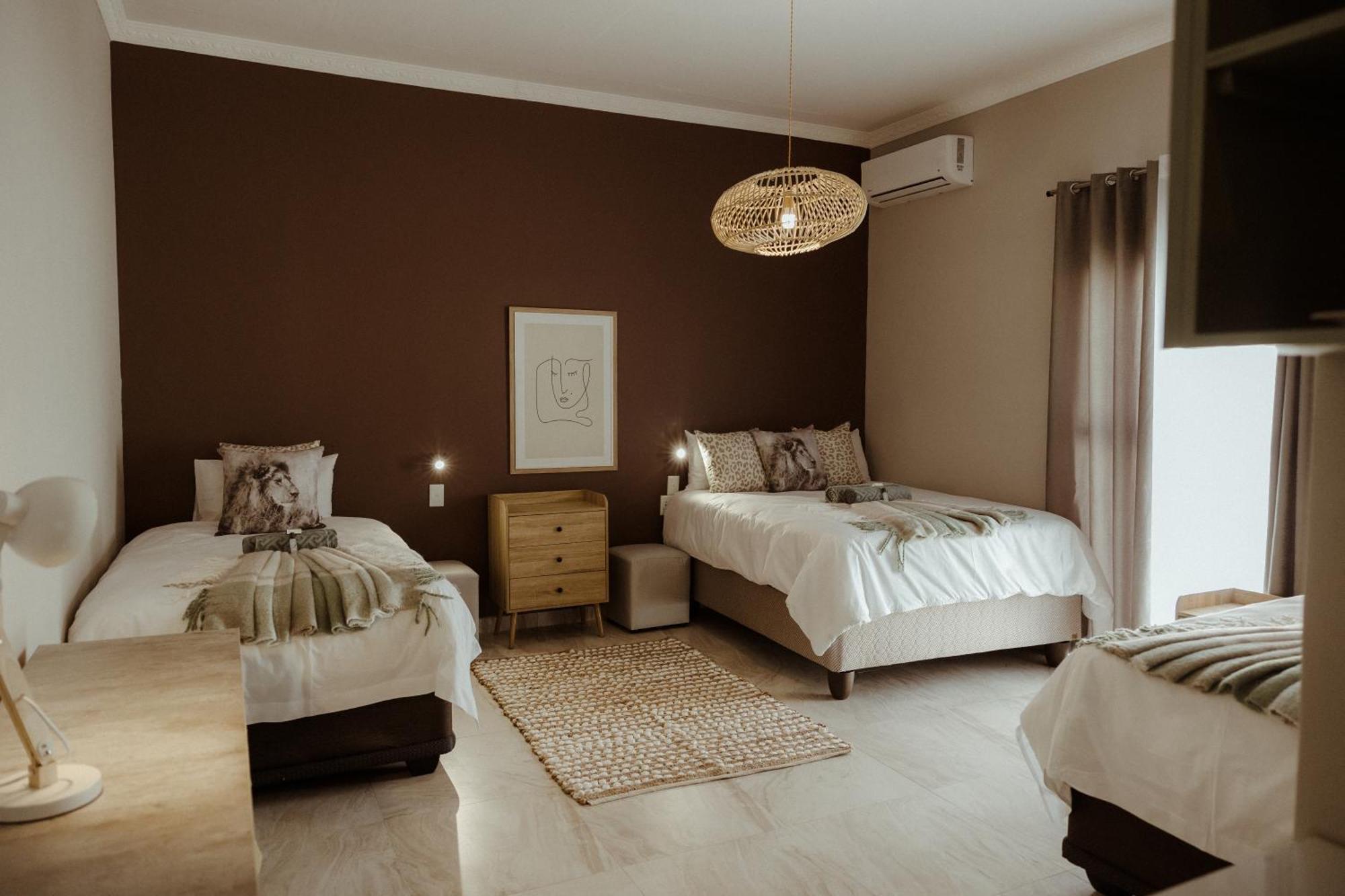 Out Of Africa Town Lodge Otjiwarongo Kültér fotó