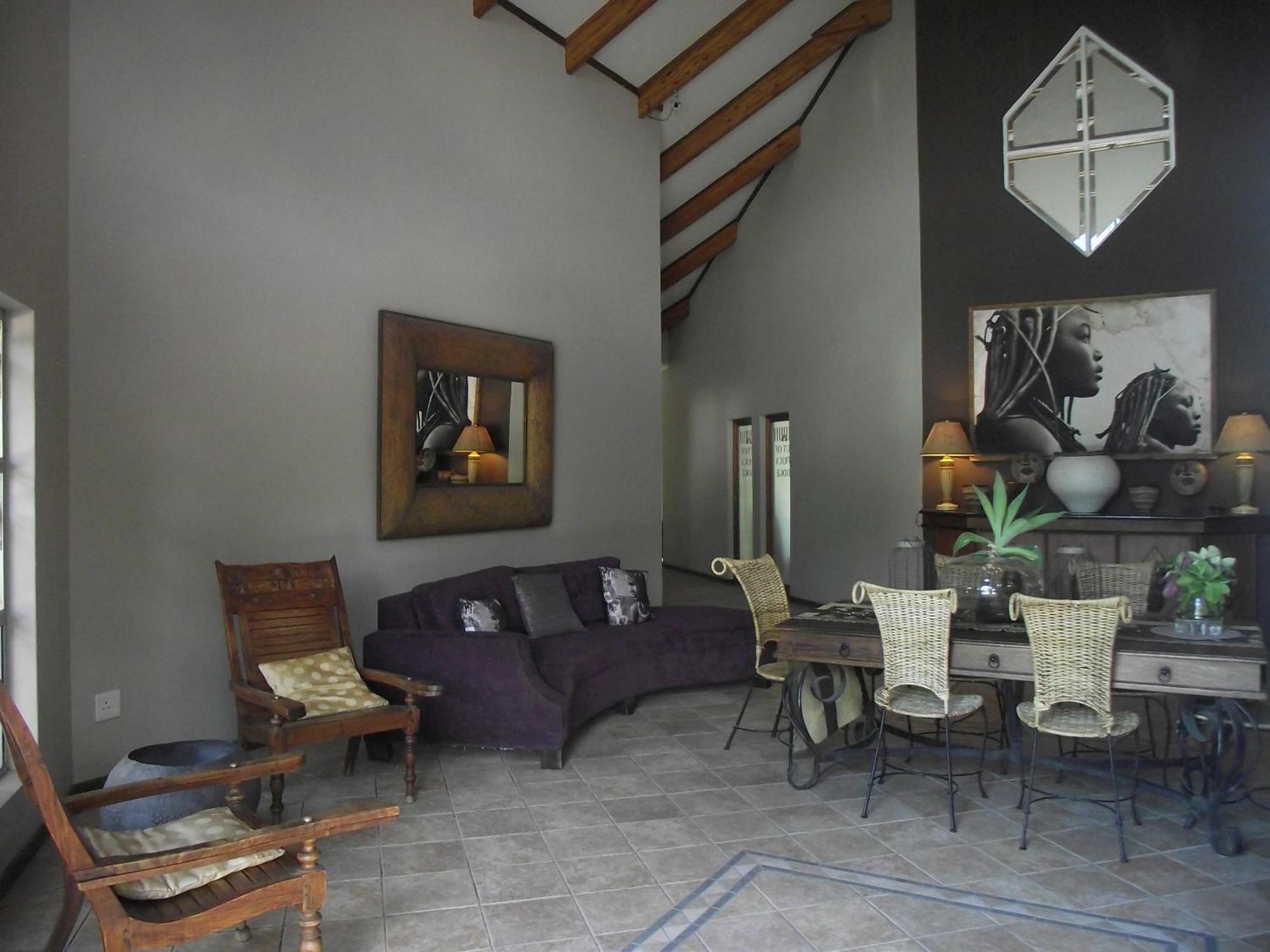 Out Of Africa Town Lodge Otjiwarongo Kültér fotó